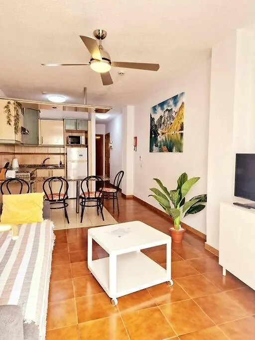 Comfortable Centrally Located Apartment Playa Feñabe